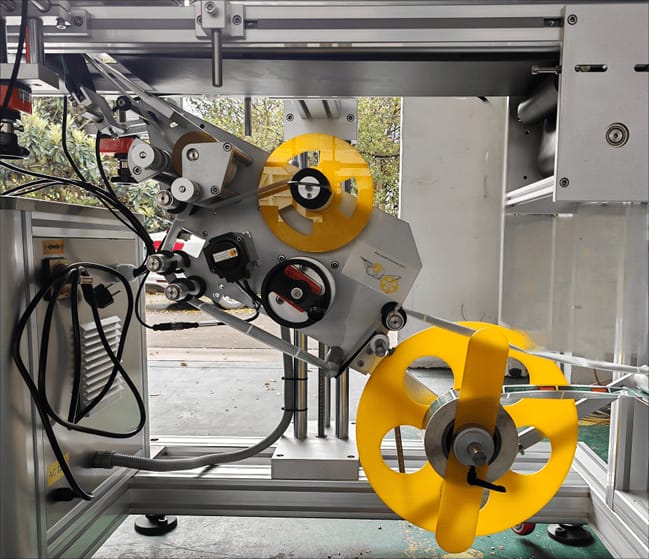 Автоматическая этикетировочная машина ЭМ04.06 — фото 2