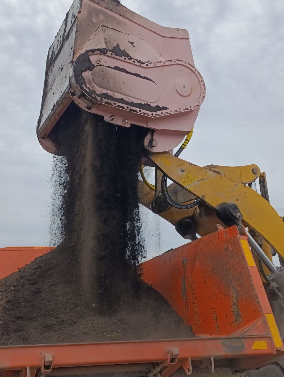 Просеивающий ковш валковый для торфа для экскаватора