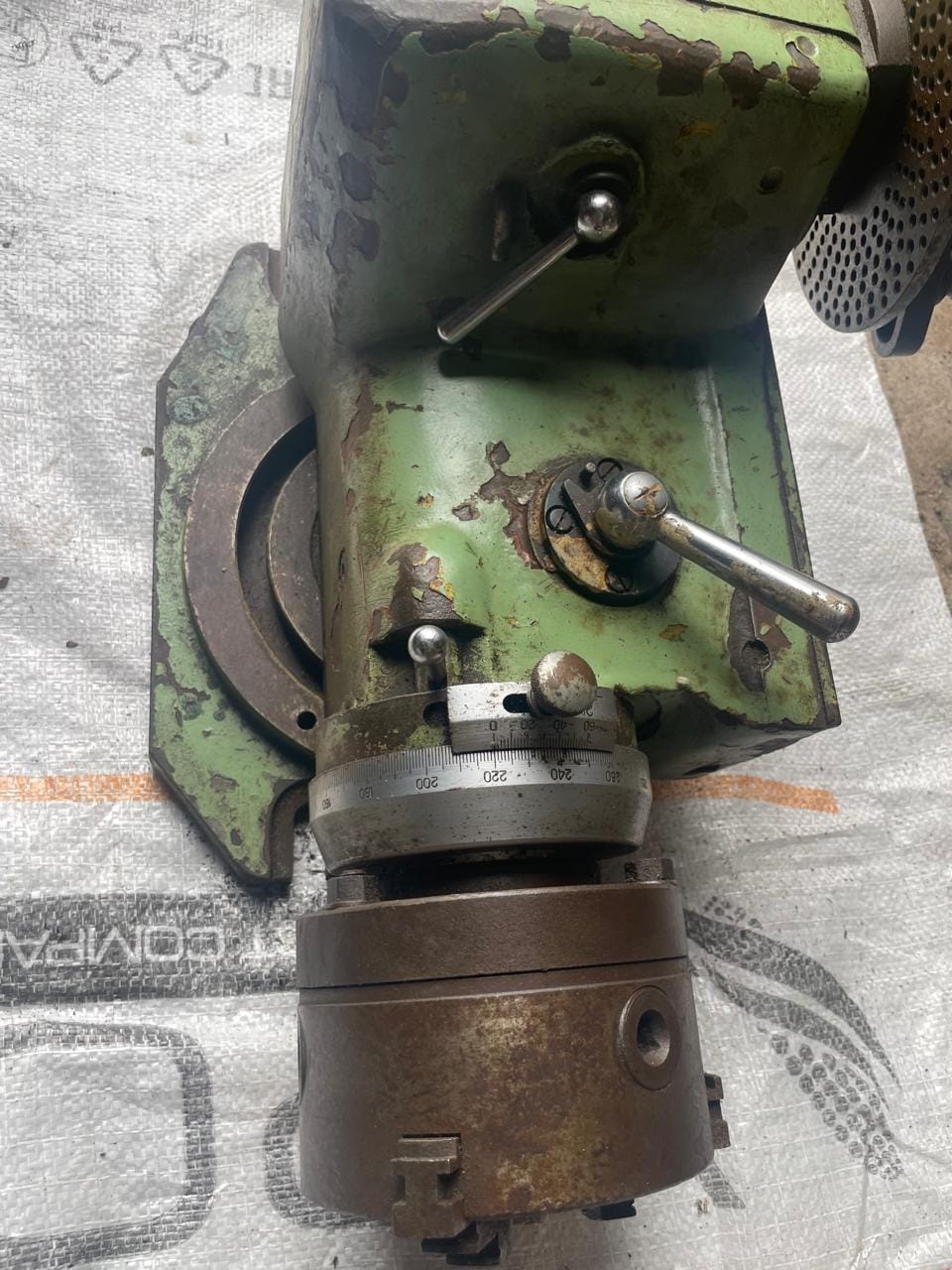 Делительное приспособление с патроном 125 мм.