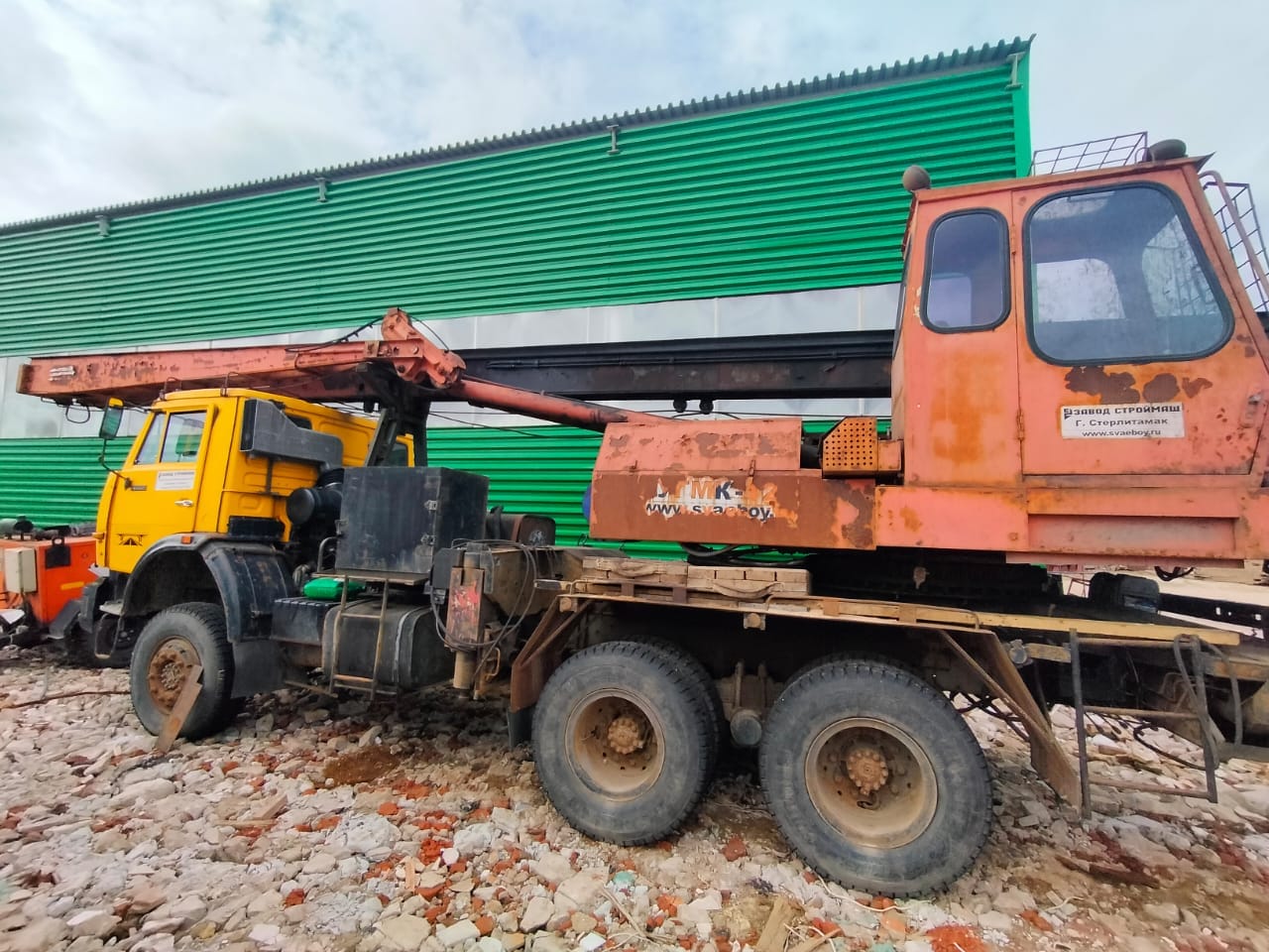 Колёсный сваебой УГМК-12