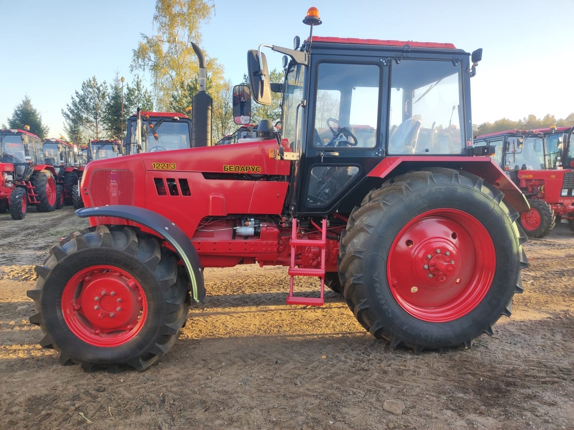 Трактор Беларус МТЗ-1221.3