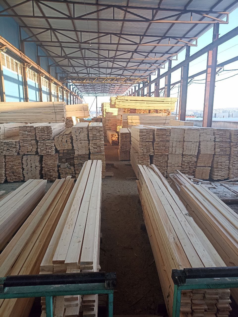 Сосна, лиственница пиломатериалы, брус, доска от 8000р. в наличии и под заказ.