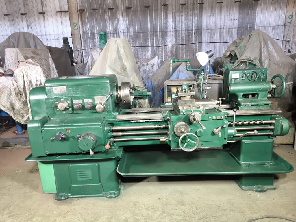 Токарный станок 1К62 продам, Владивосток.