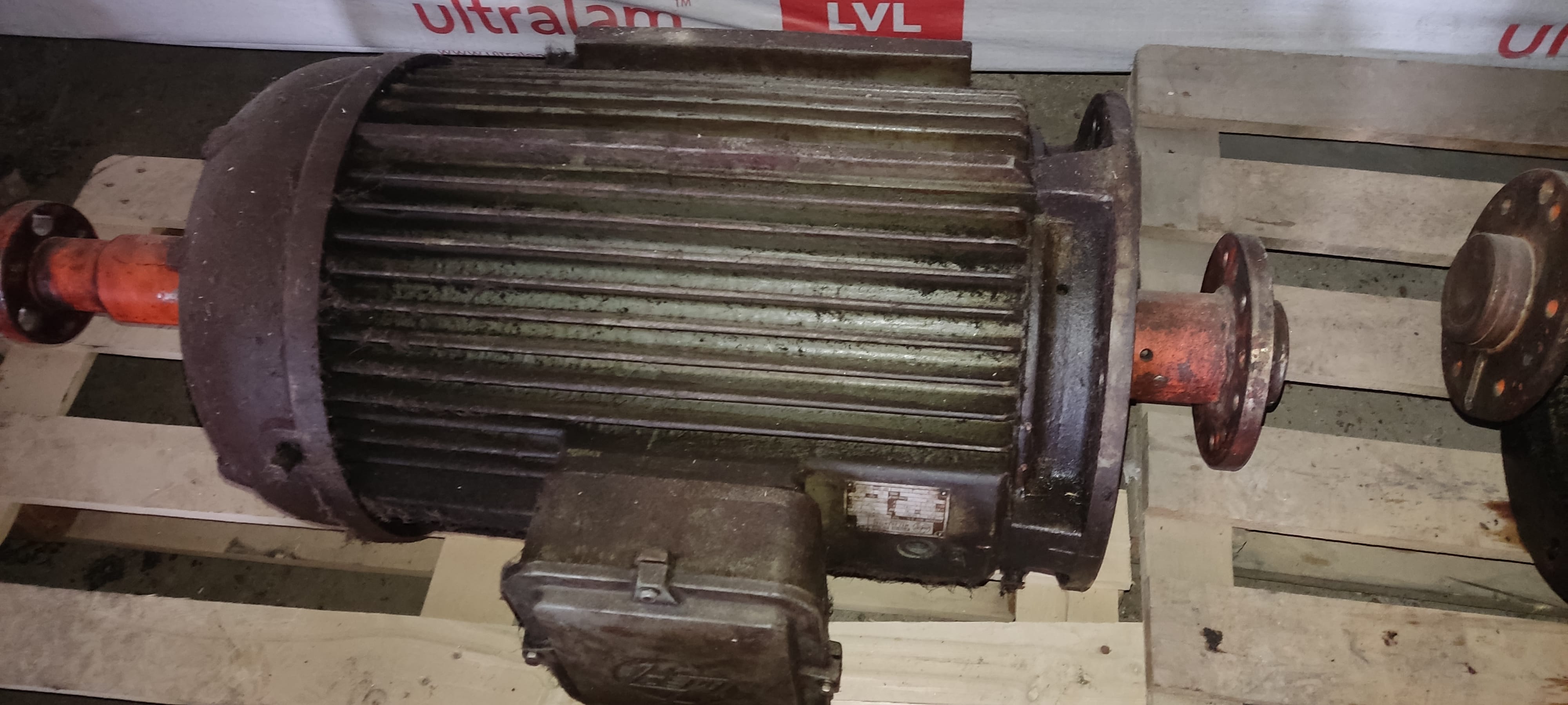 Чешские электродвигатели MEZ 30 кВт и 22 кВт б/у 380В  975 оборотов — фото 4