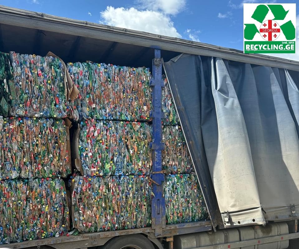 ПЭТ бутылки прессованные по цветам — фото 2