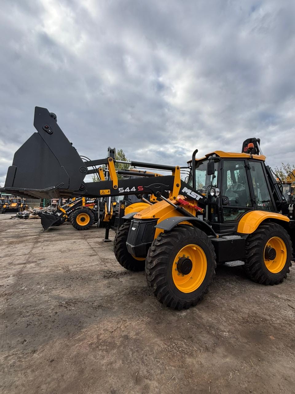 Экскаватор-погрузчик MST 544S — фото 3