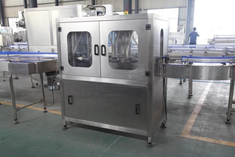 Автоматическое оборудование для линии выдува и розлива  воды в стеклянную тару, объемом 0,2-2,0 л, до 8500 бч — фото 4