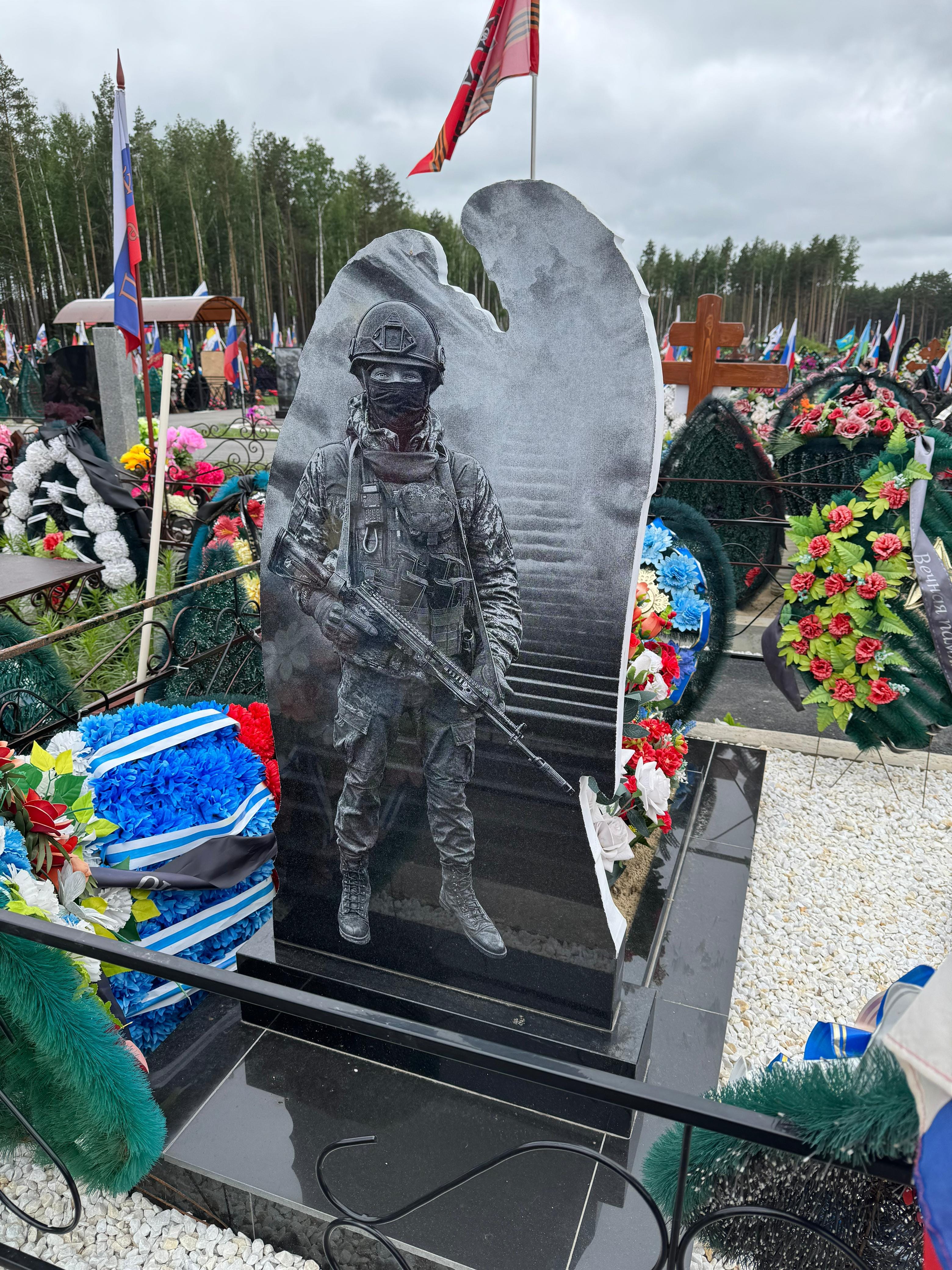 Памятник из гранита мрамора оградки венки — фото 6