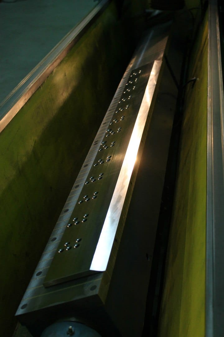 Заточка, шлифовка ножей для гильотин по металлу до пяти метров длиной. Ножи гильотинные в наличии 520 75 25 , 510 60 20, 540 60 16, 625 60 25, 670 60 25, 1080 165 45.