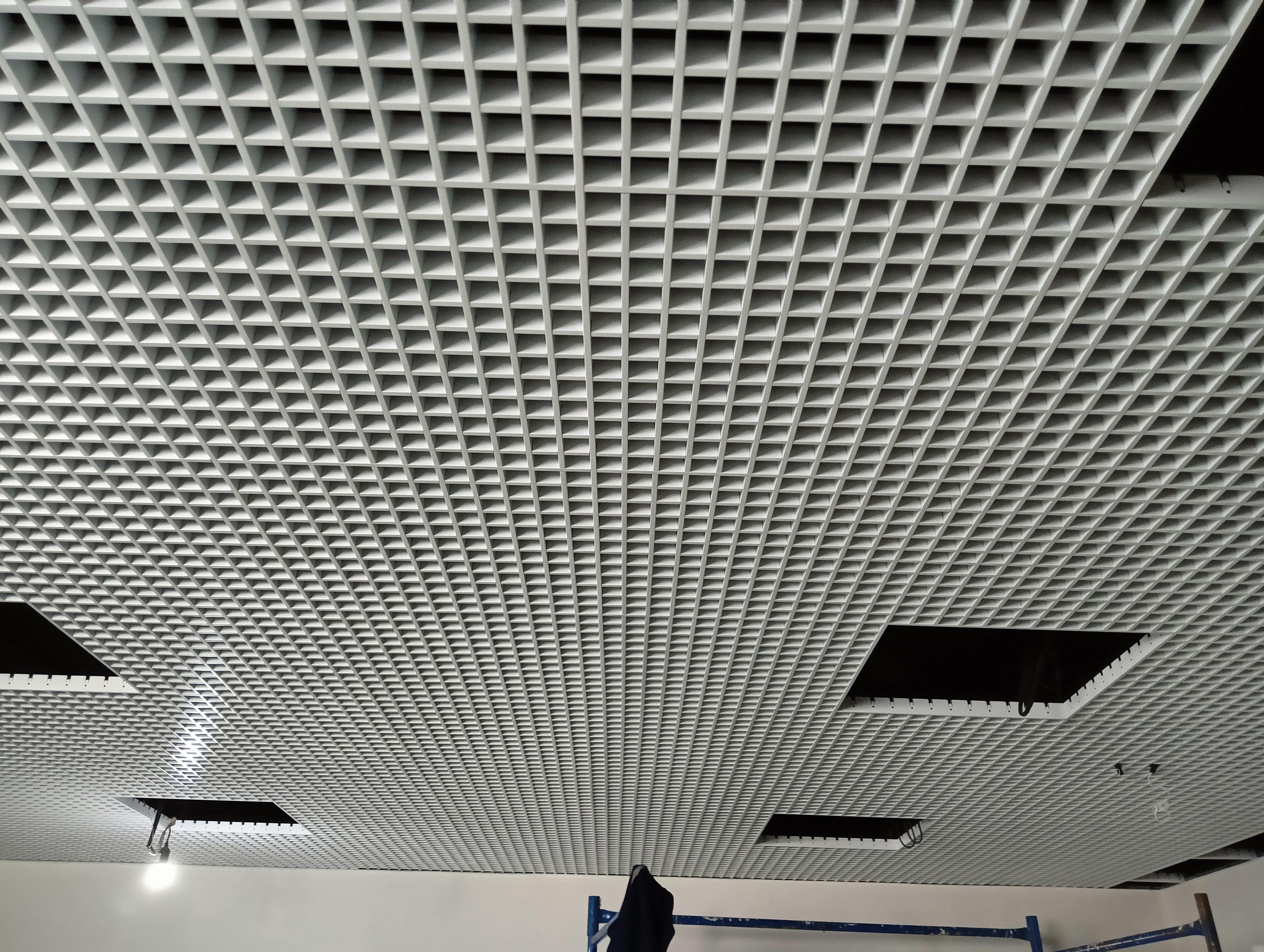 Монтаж потолков Армстронг, Грильято