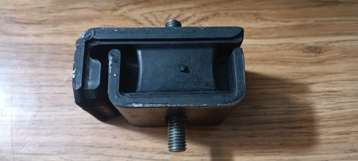 Подушка двигателя Kubota U30-3 / U30-3S / U35-3 / U35-3S/ KX91-3 / RX306 / RX406 / RX405 / RX303 / RX403