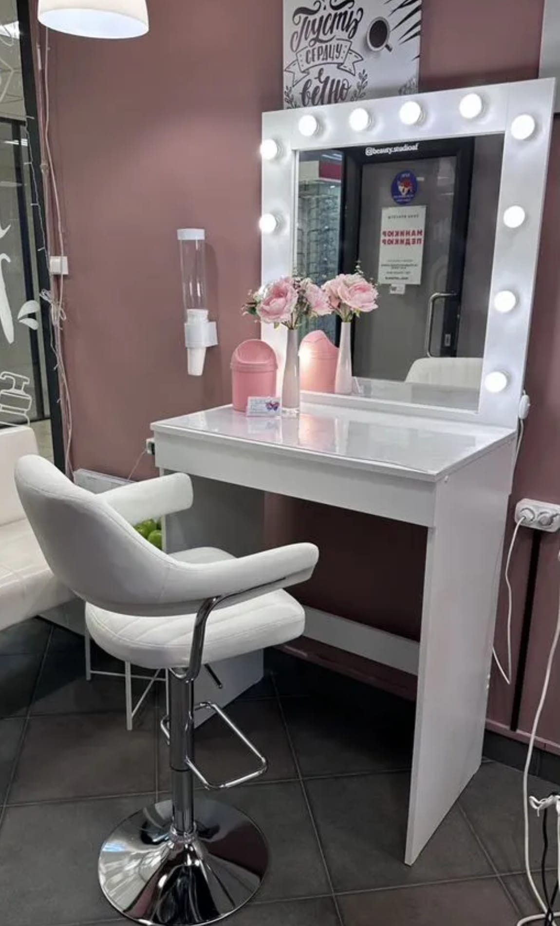 Аренда гримерных столов — фото 3