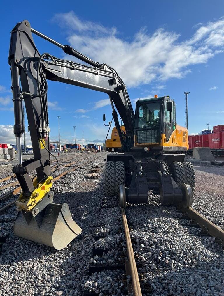 Экскаватор на комбинированном ходу — фото 4