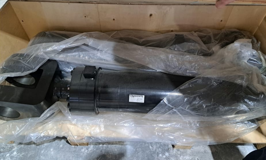 Продам Цилиндр подъёма стрелы — фото 2