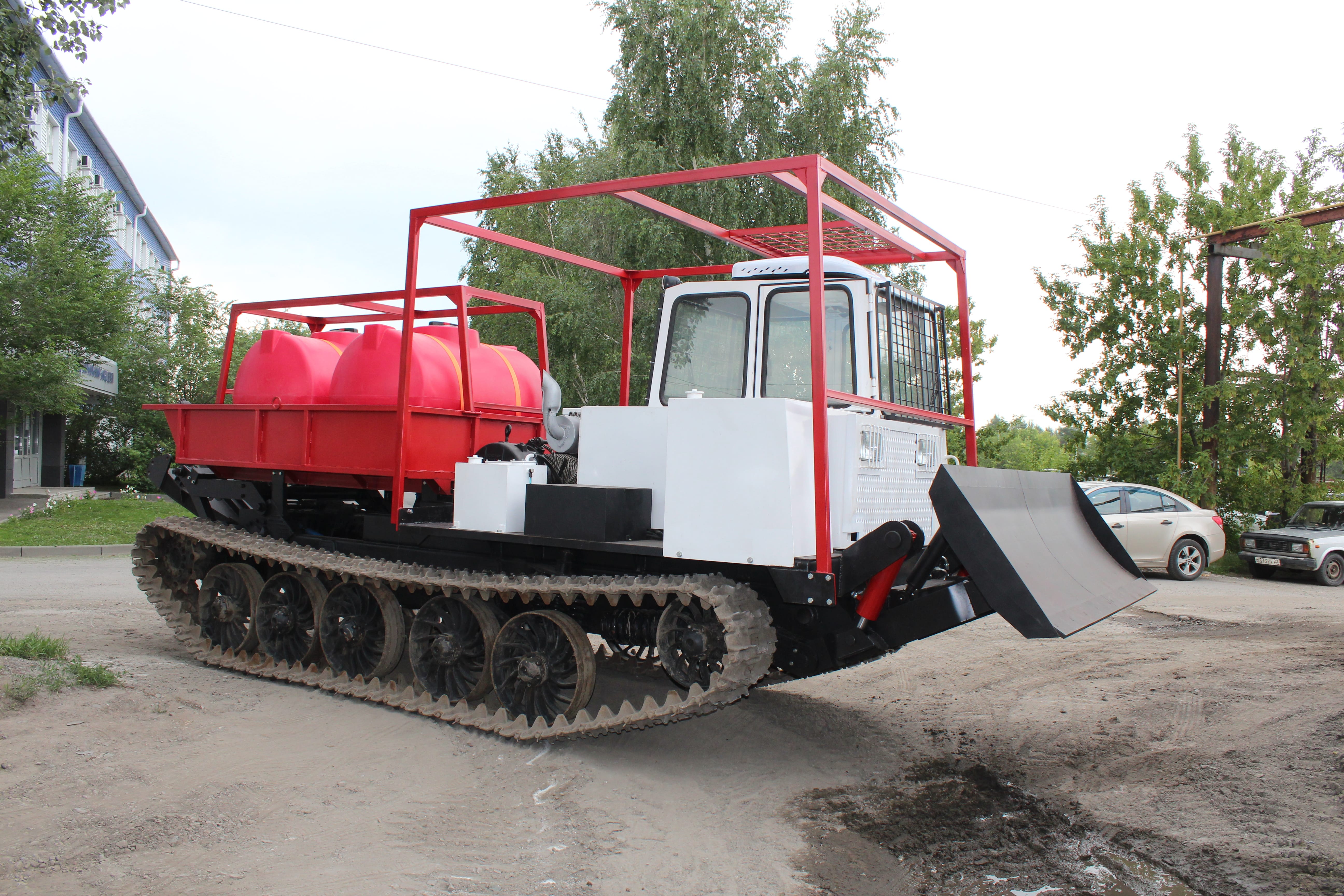 Лесопожарный, трелевочный гусеничный трактор ТСН-4