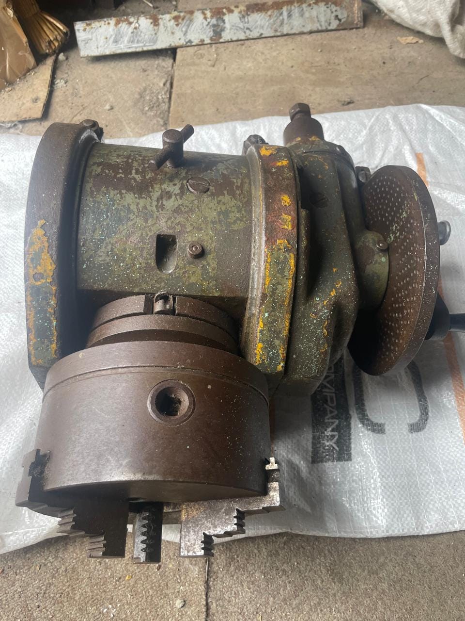 Головка делительная УДГ-Д-250 с патроном 160 мм.