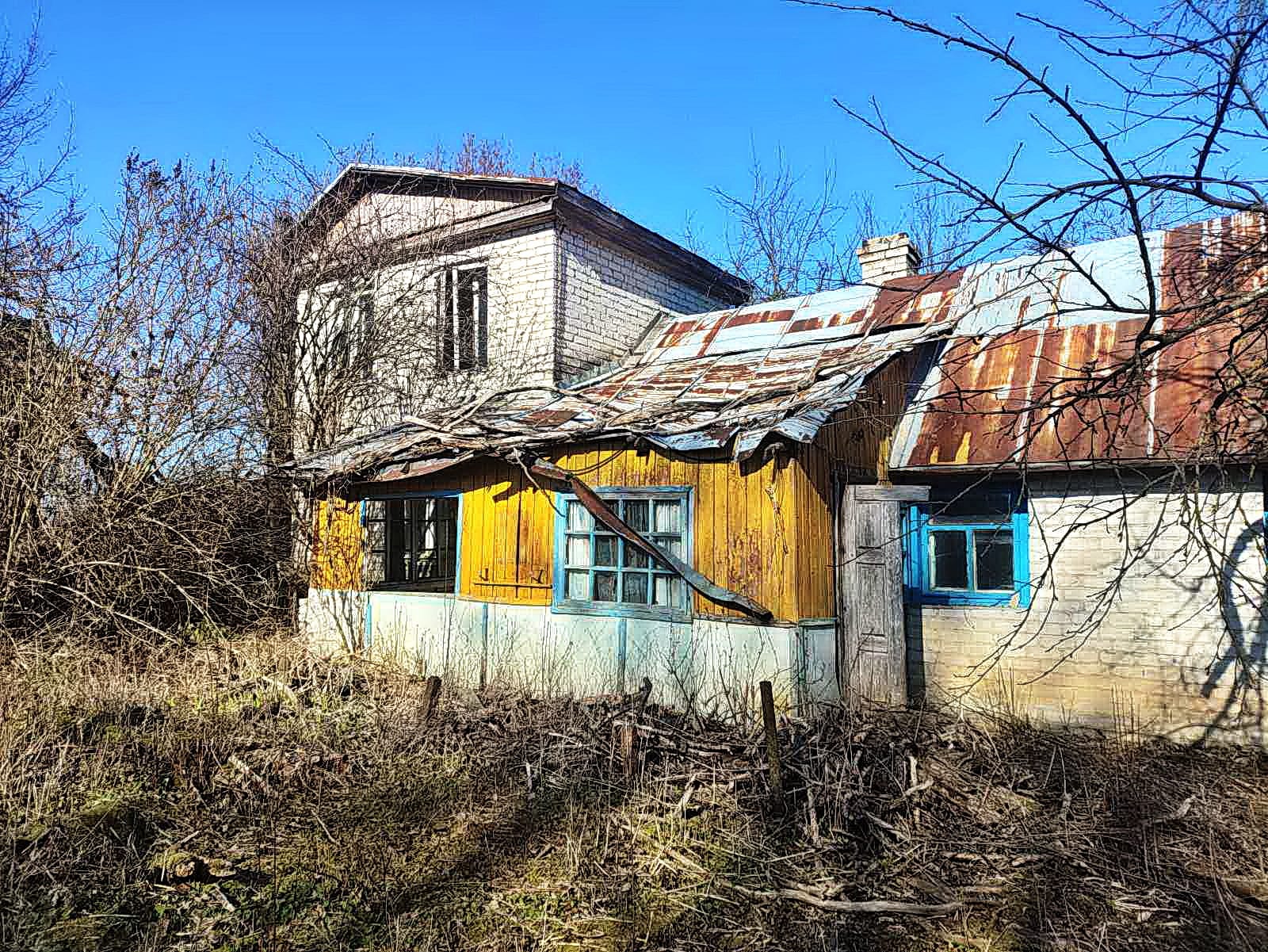 Продам 2-этажный дом на берегу озера Свирь в г.п. Свирь.