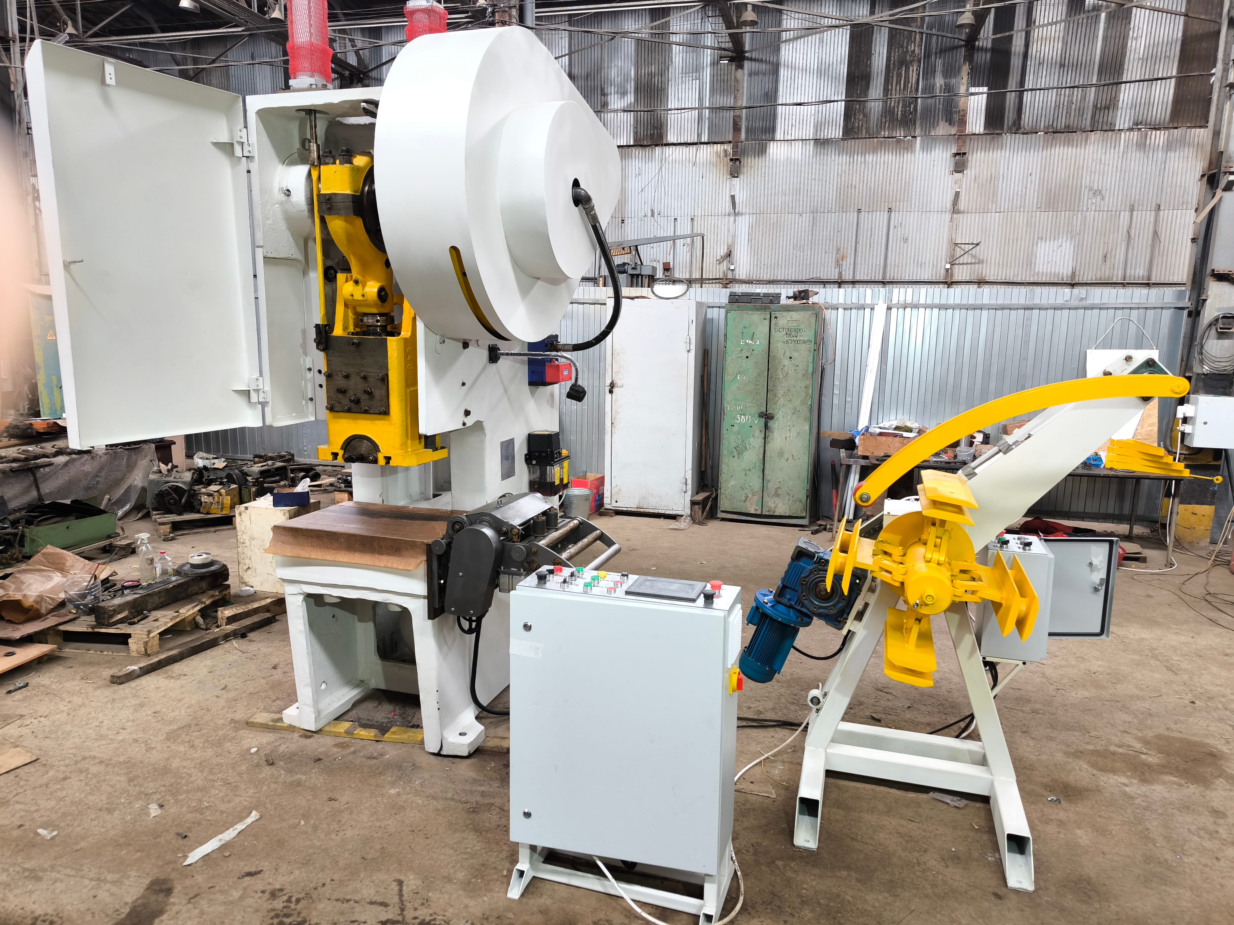 Автоматический комплекс штамповки на базе КЕ2130А, КД2128, КВ2132