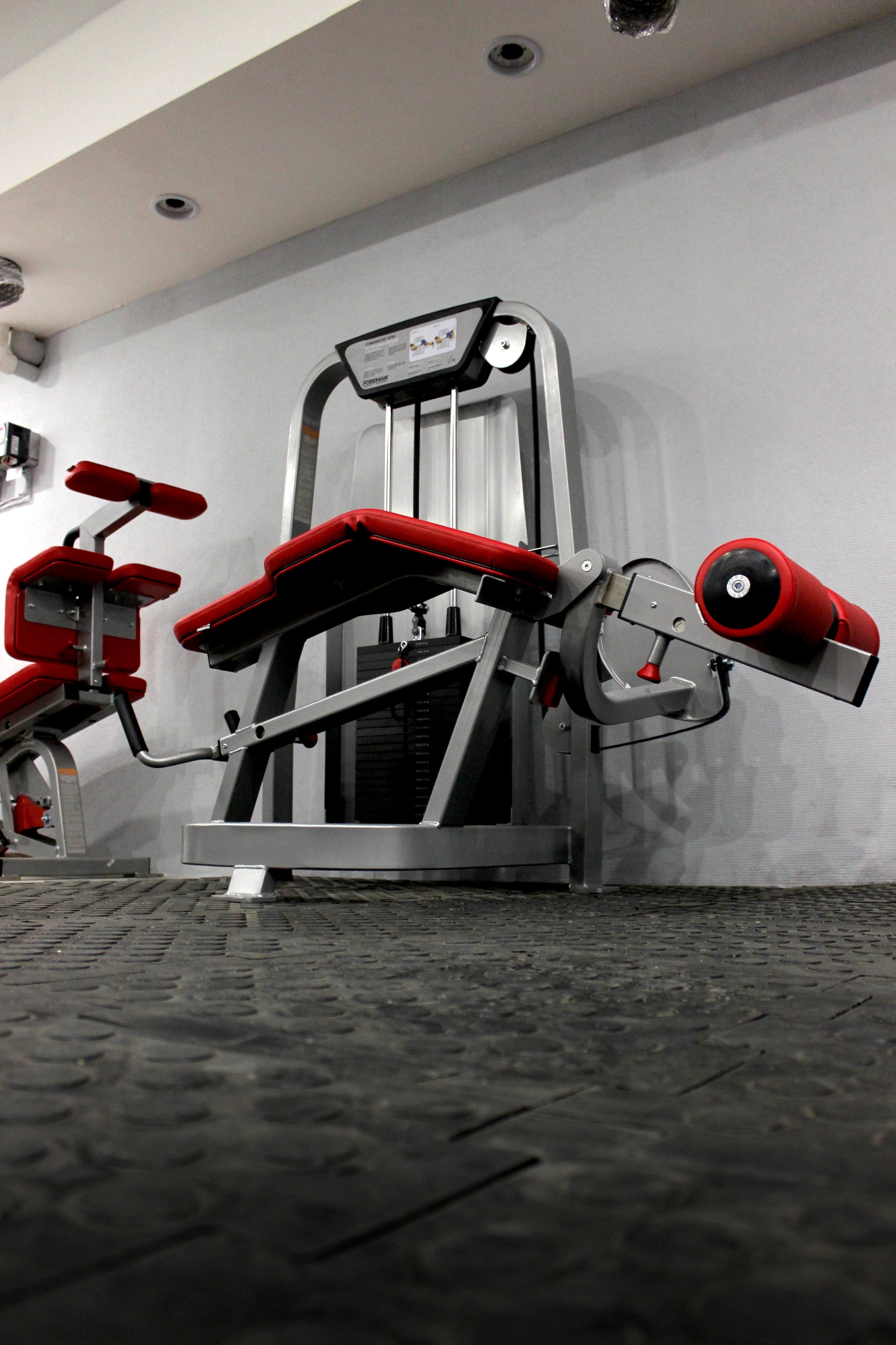 Напольное покрытие для спортивного зала с тренажерами на свободных весах — фото 7