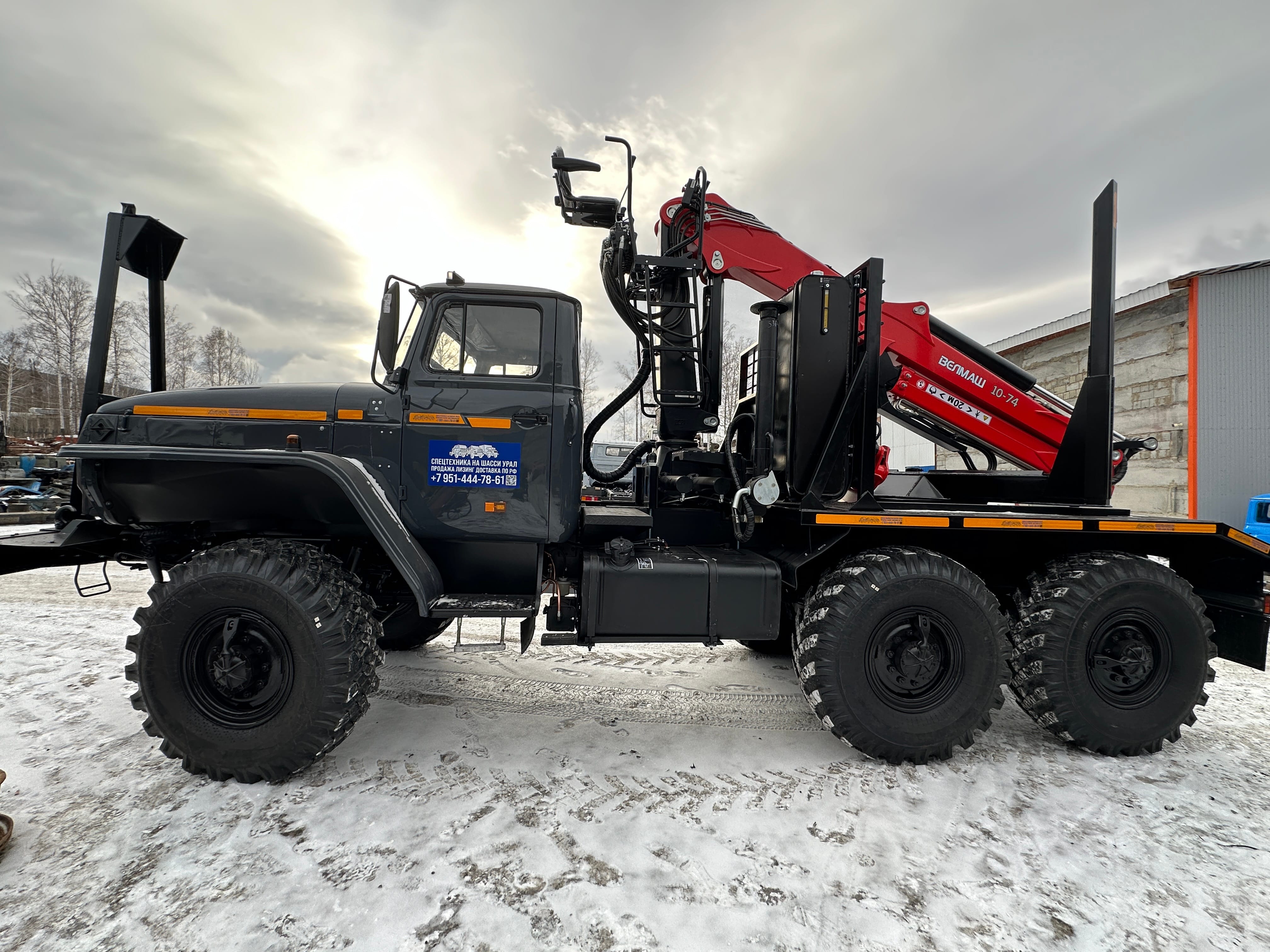 Лесовоз на шасси Урал 5557, капремонт 2025 г. с кму Велмаш 10-74