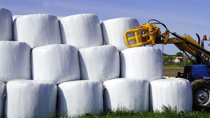 Агрострейч плёнка от Лелаф для обмотки рулонов сенажа