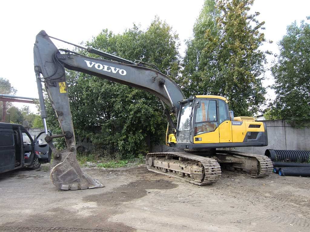 Гусеничный экскаватор Volvo 220, доп. линии, 2 ковша — фото 3