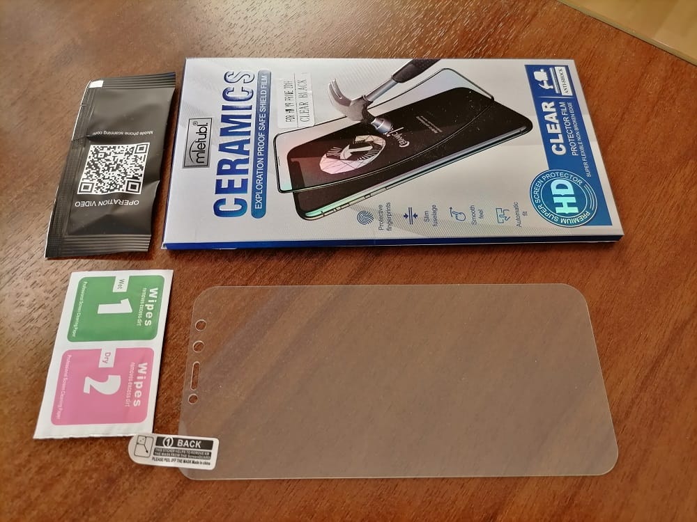 Защитное стекло для смартфона, противоударное.