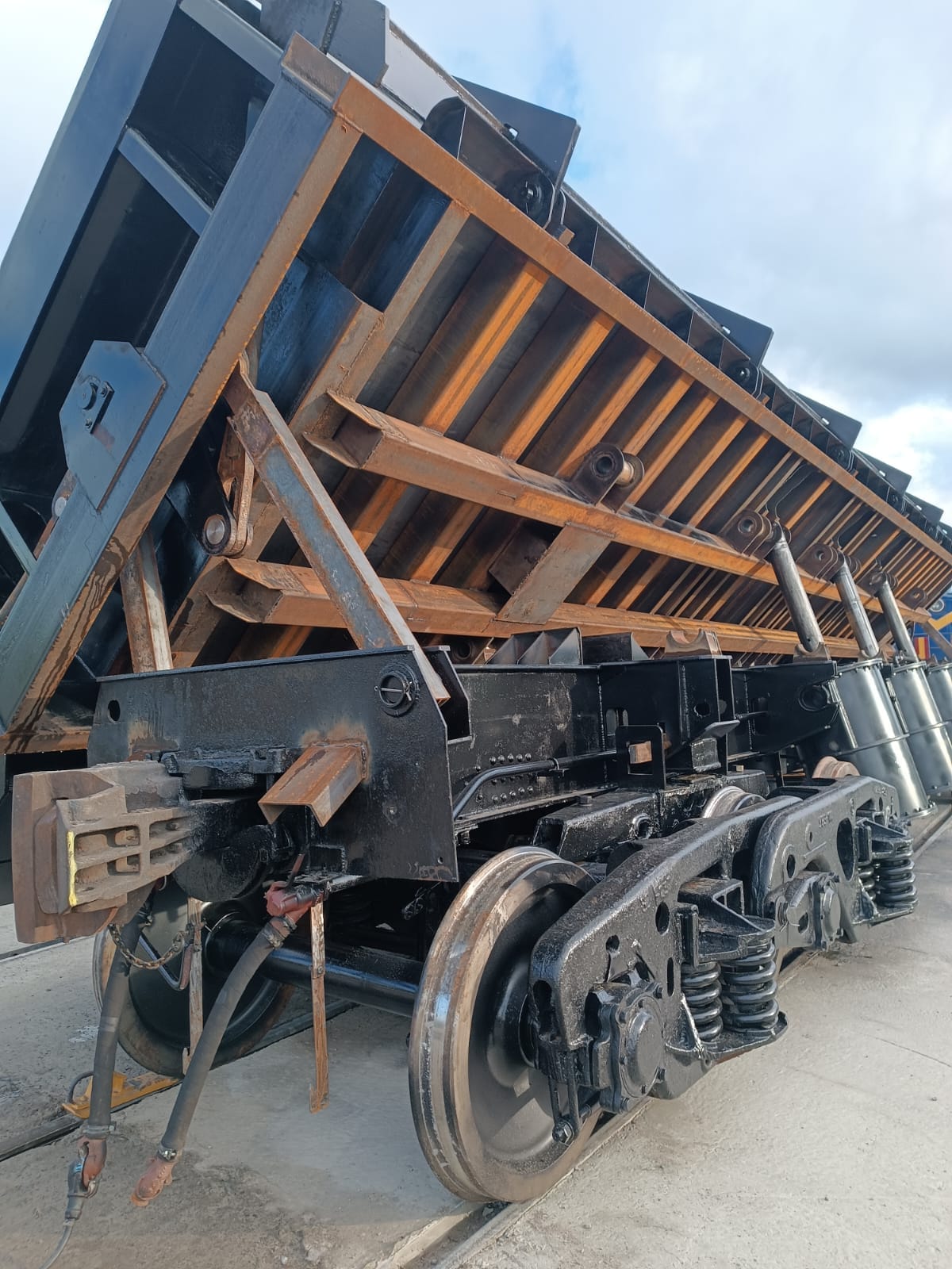 Новые запчасти для думпкаров 2ВС105 — фото 8