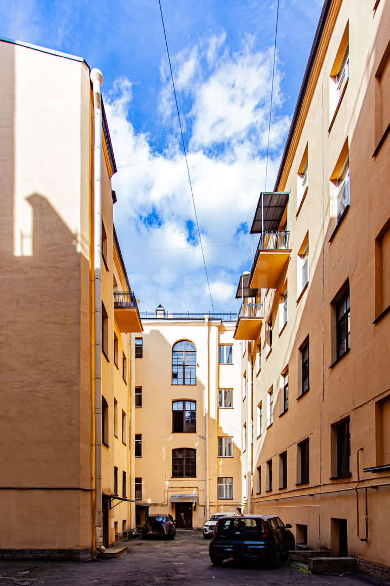 ПРОДАМ уютную 2-х комнатную квартиру площадью 56 м.кв. (высокий бельэтаж в 4-х этажном доме) ОТ ВЛАДЕЛЬЦА, СФК, в исторической части Васильевского Острова по адресу: 1-я линия ВО, 24 Репина ул., 25 — фото 3