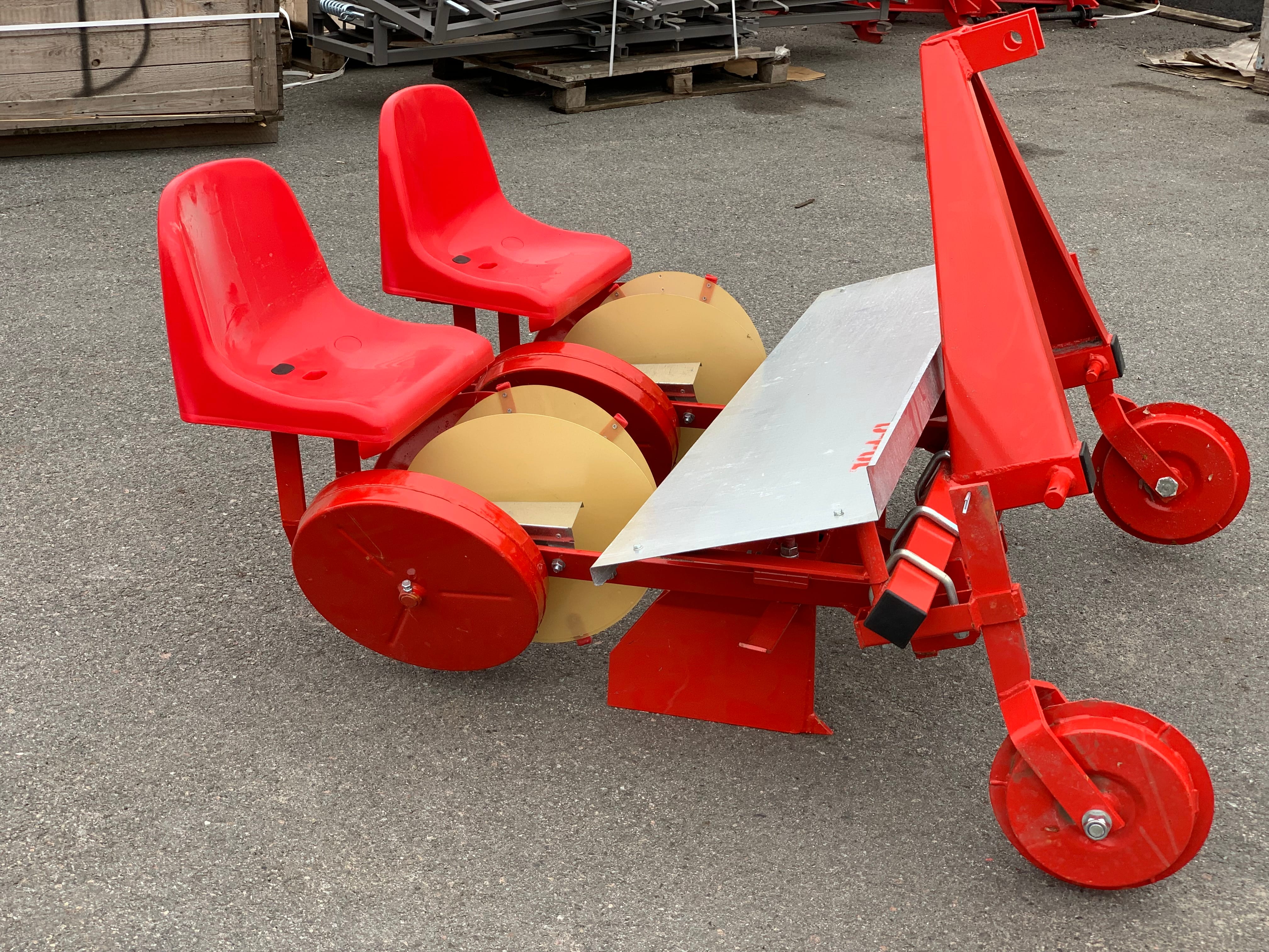 Рассадопосадочная машина 2-х рядная D-POL, навесная (Беларусь)