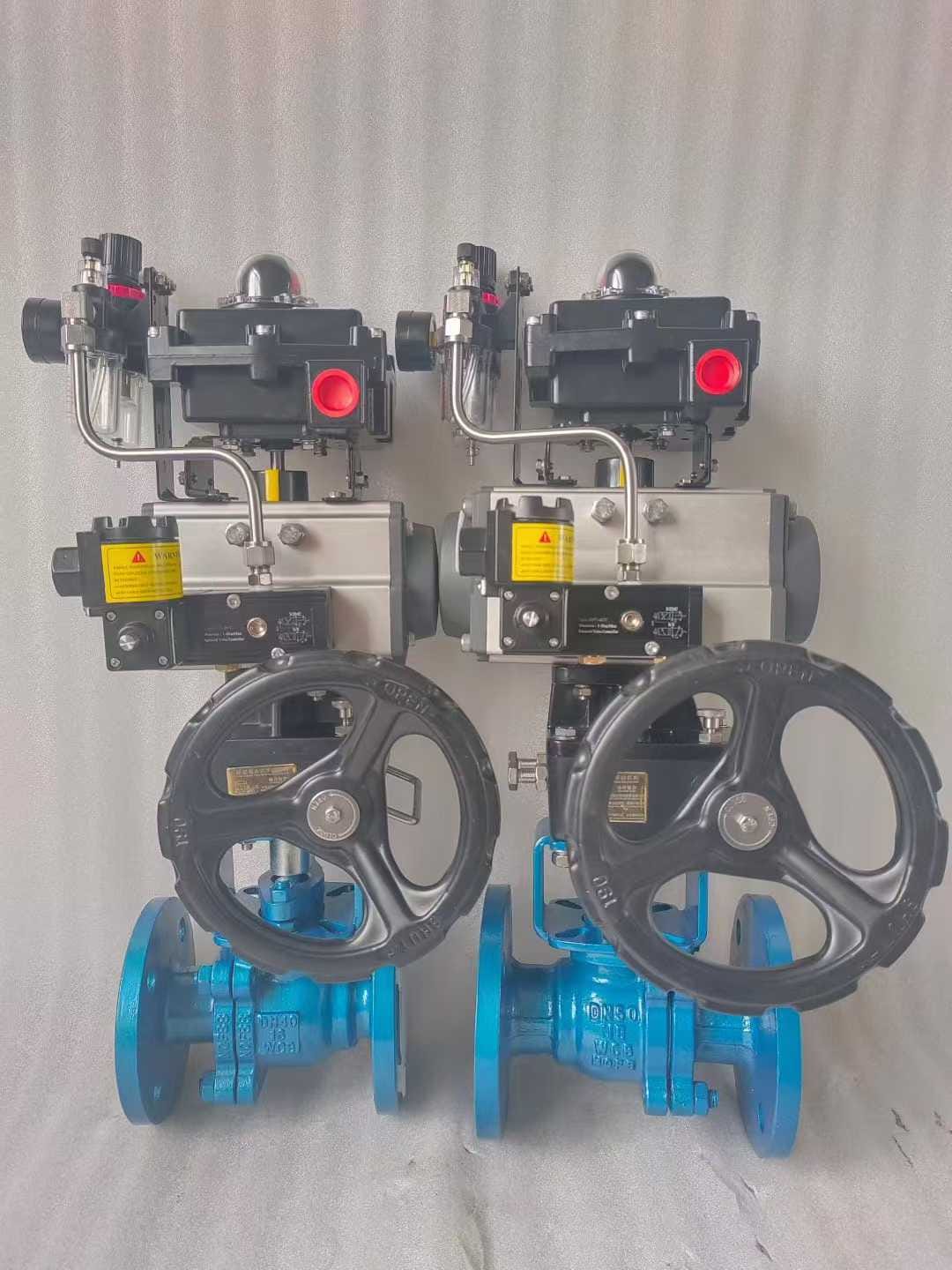 Кран шаровой двухсоставной стальной фланцевый 11с641п с пневмаприводом с ручным дублером