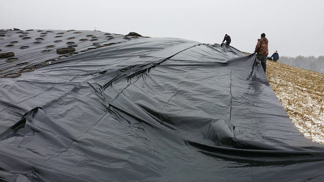 Силосная чёрно-белая и чёрная плёнка от Лелаф для траншей и ям силоса/сенажа — фото 3