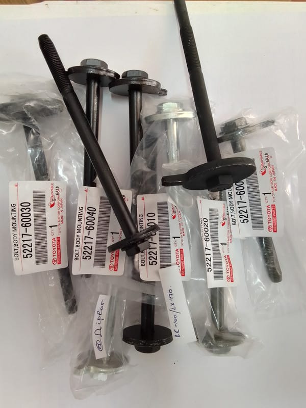 Подушки  кузова Toyota LC-100, с болтами, втулками, гайками — фото 2