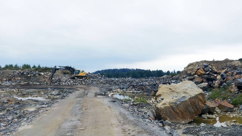 Действующий гранитный карьер в Карелии