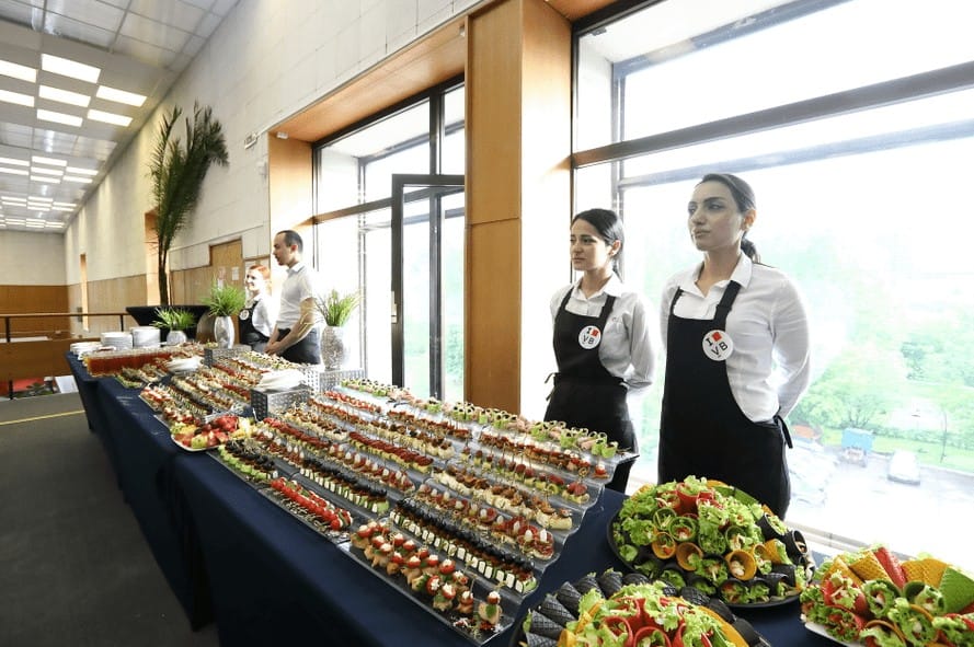 Кейтеринг в Москве и подмосковье заказать по низкой цене с доставкой