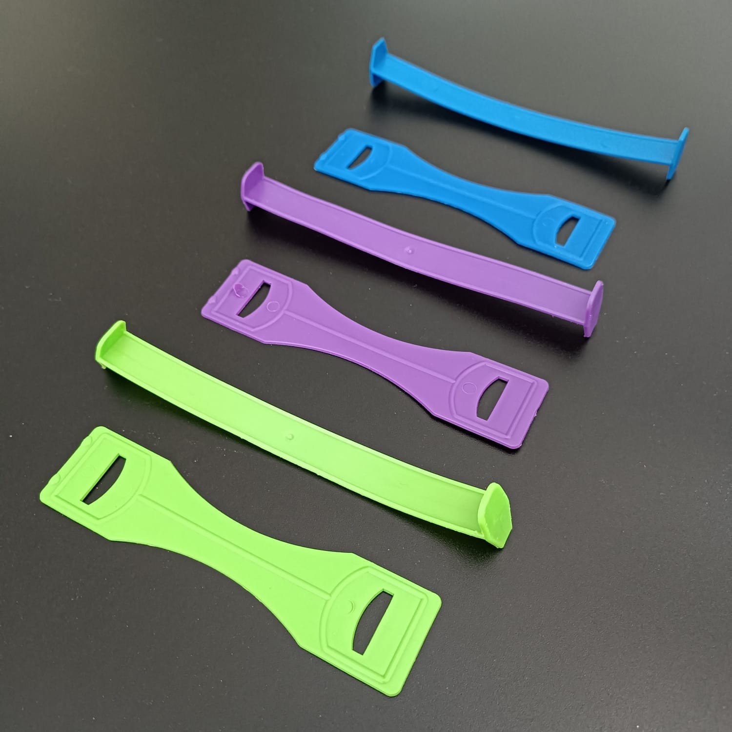 Пластиковая сборная ручка для гофротары цветная оптом