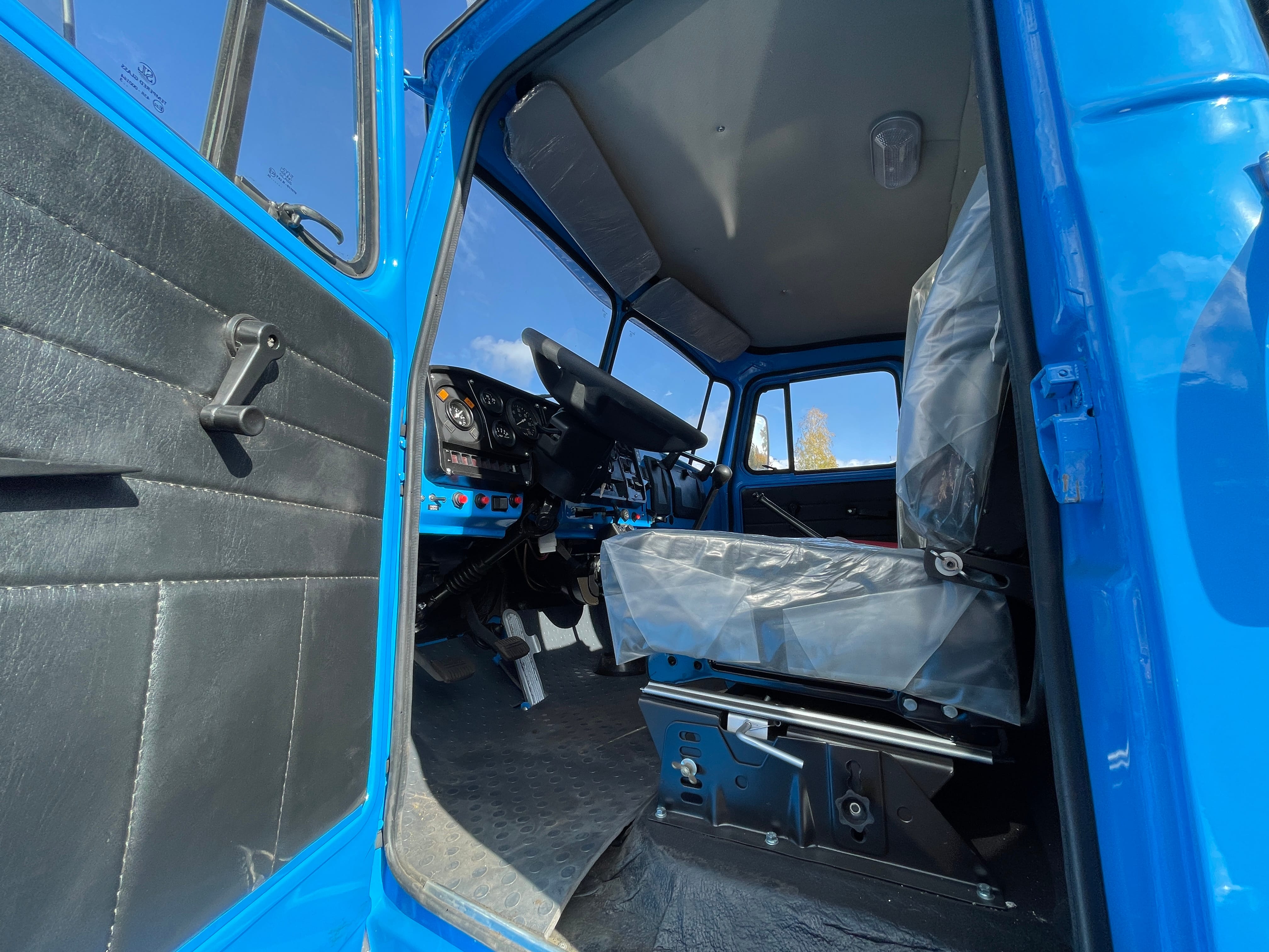 Лесовоз Урал 5557 капремонт 2025 с кму Велмаш 10-74 Лизинг — фото 2