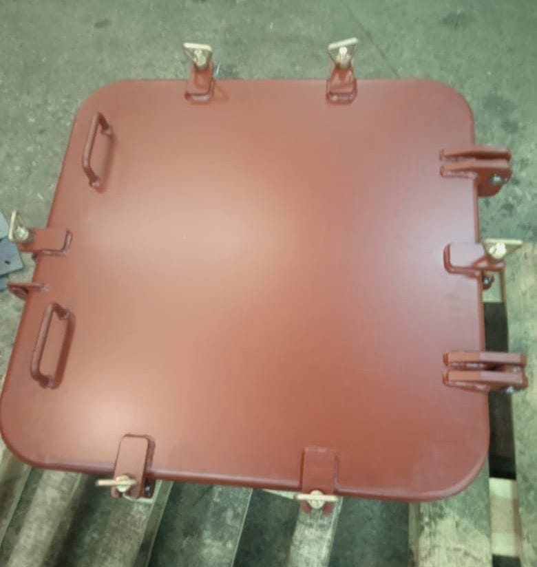 Крышка судовая 630*630 и  830*830 на барашках плоская — фото 2