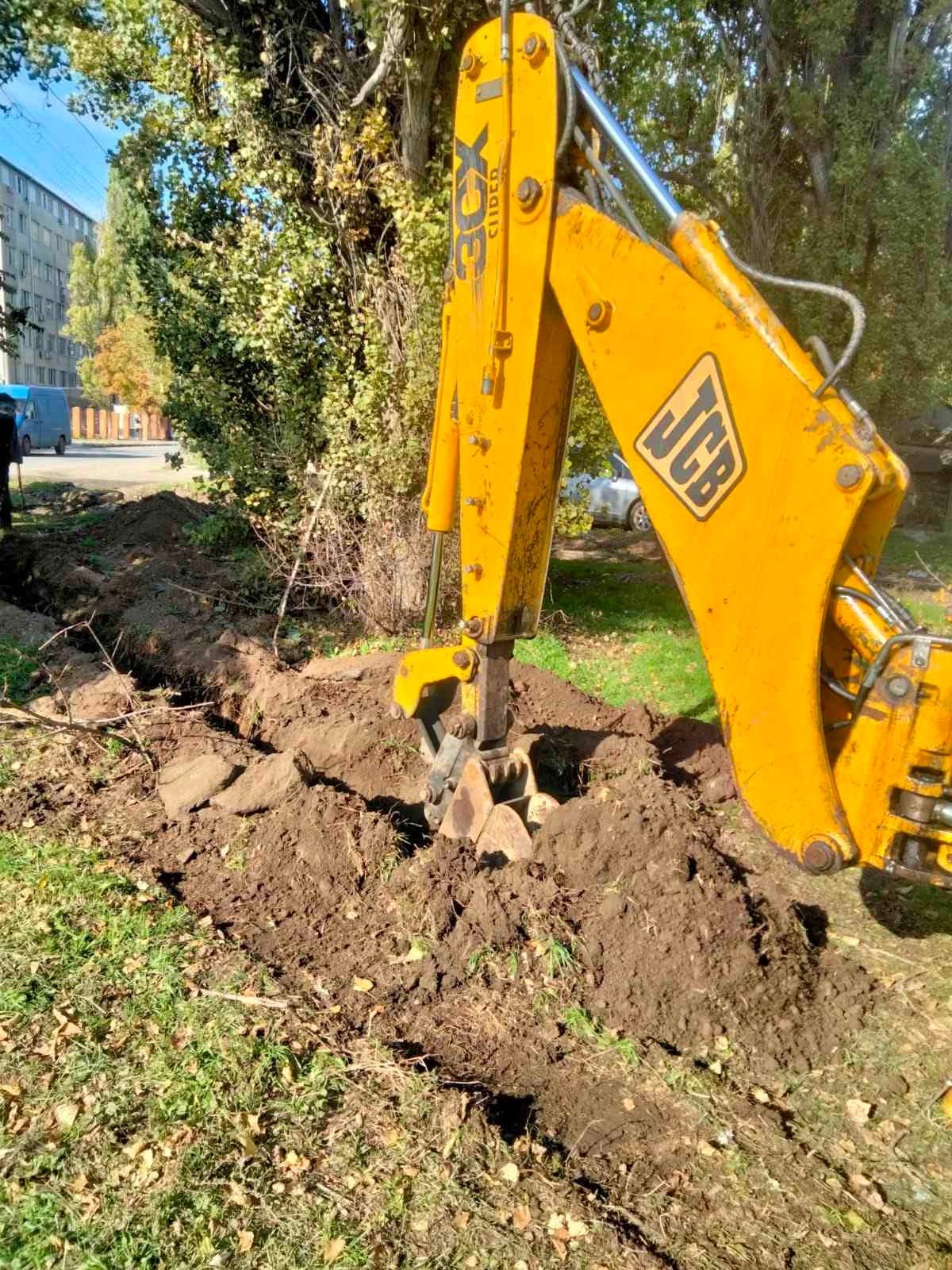 Землянные работы в ручную и спецтехникой Копка ям траншей котлованов, уборка, демонтаж, разнорабочие , спил  Одеса — фото 3