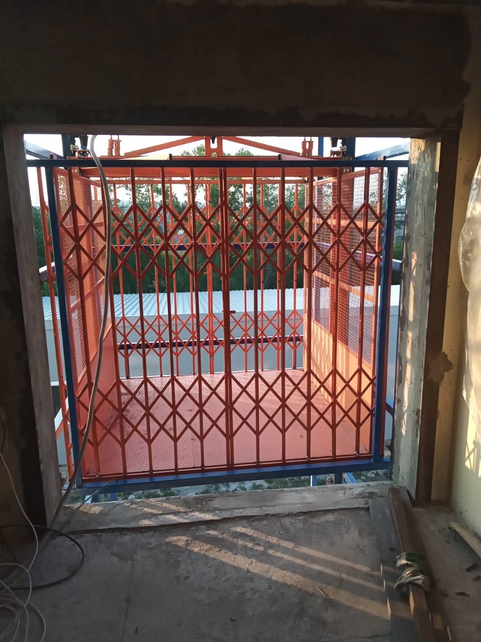 Грузовой подъемник (лифт)