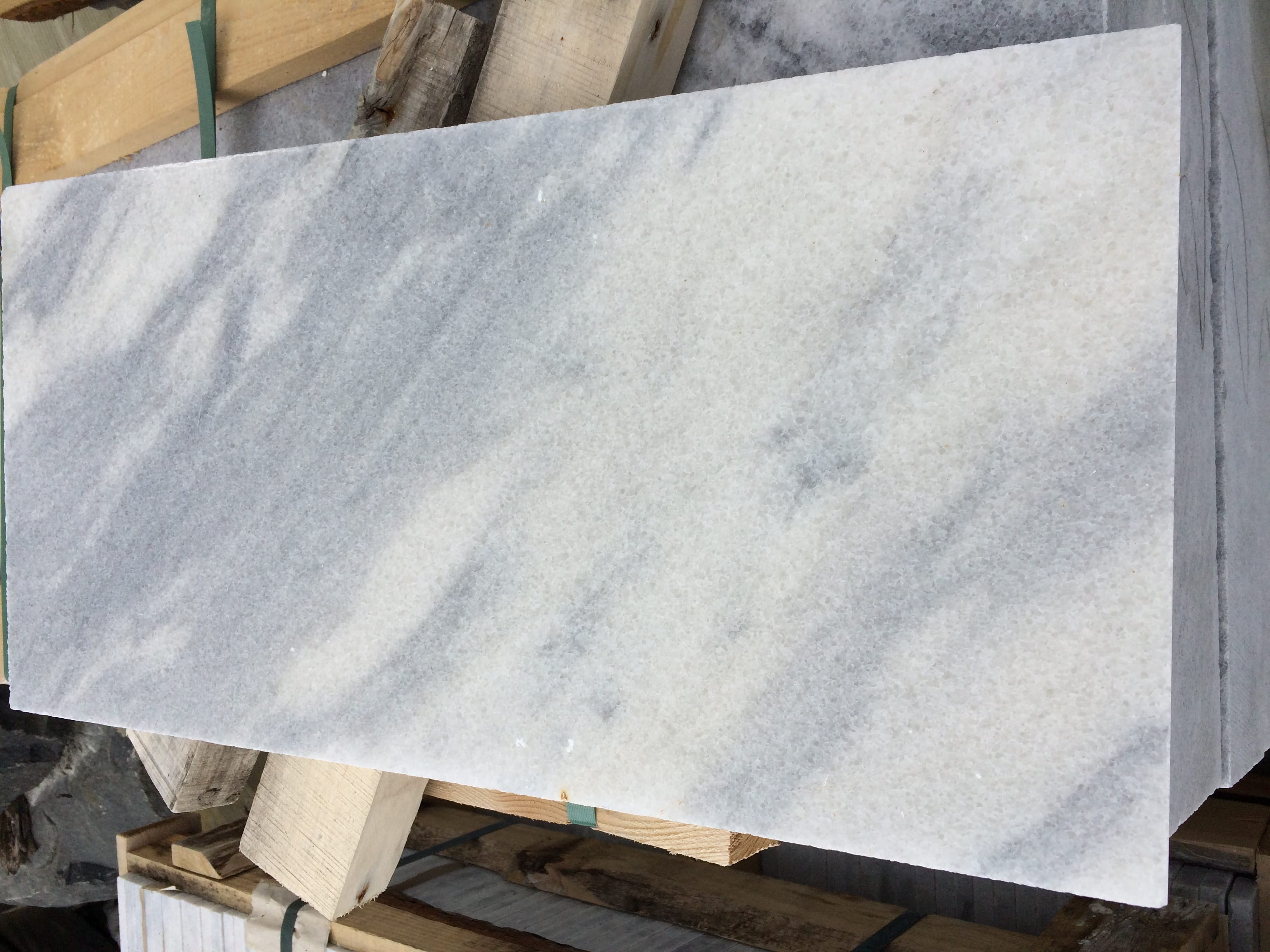 Мраморная плитка облицовочная