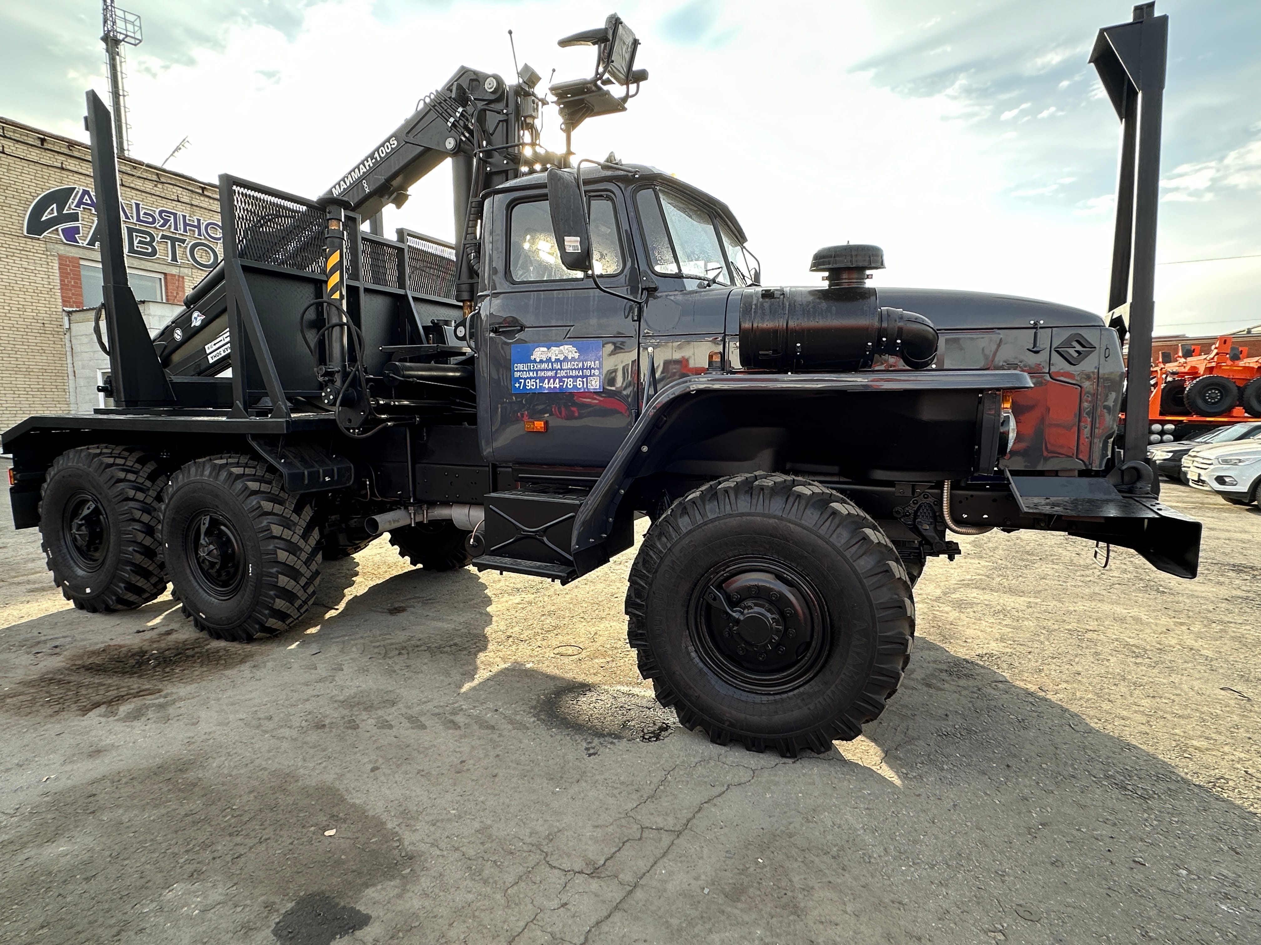 Лесовоз Урал 55571,  евро 4 с манипулятором Атлант С-100+прицеп роспуск