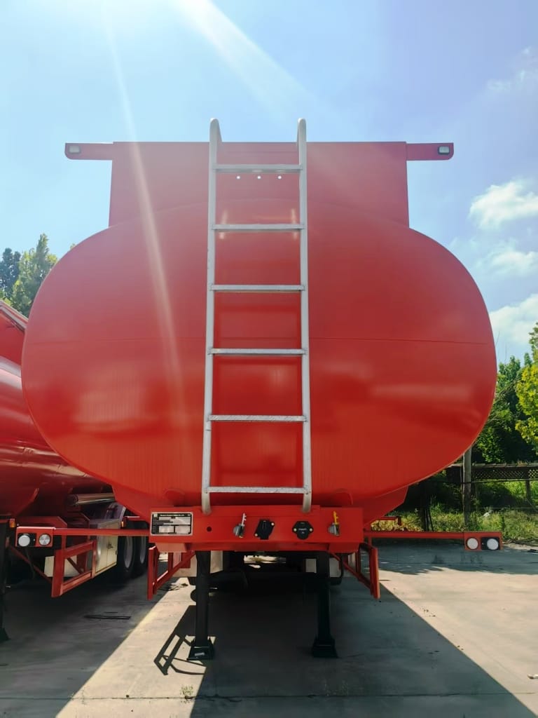 Полуприцеп-цистерна SHENGRUN SKW9402GYYA объём 36м3, для перевозки светлых нефтепродуктов, новый — фото 2