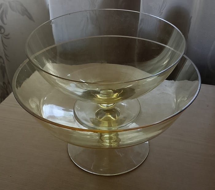 Две желтые вазы СССР стекло