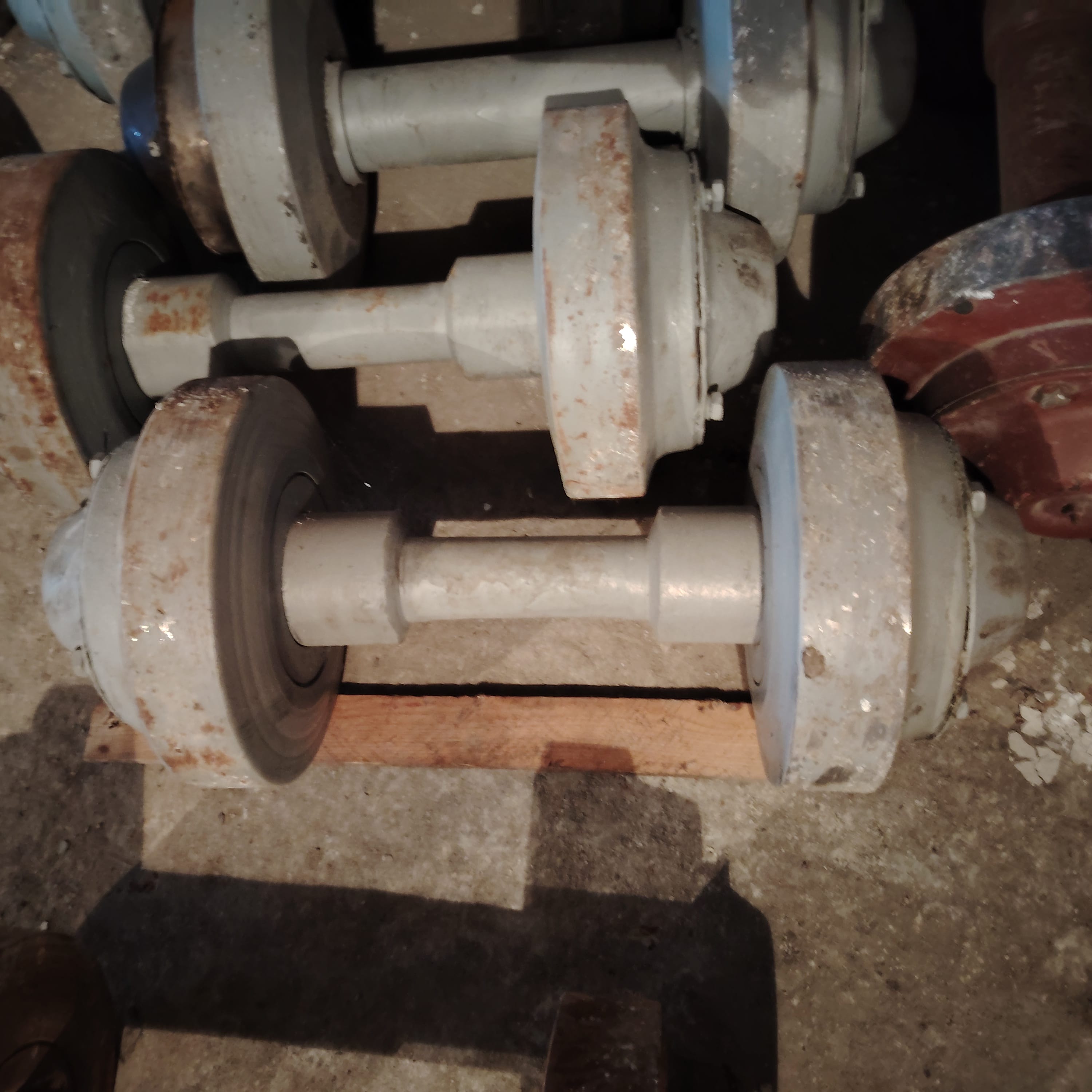 Продам опорный каток в сборе гусеничный кран