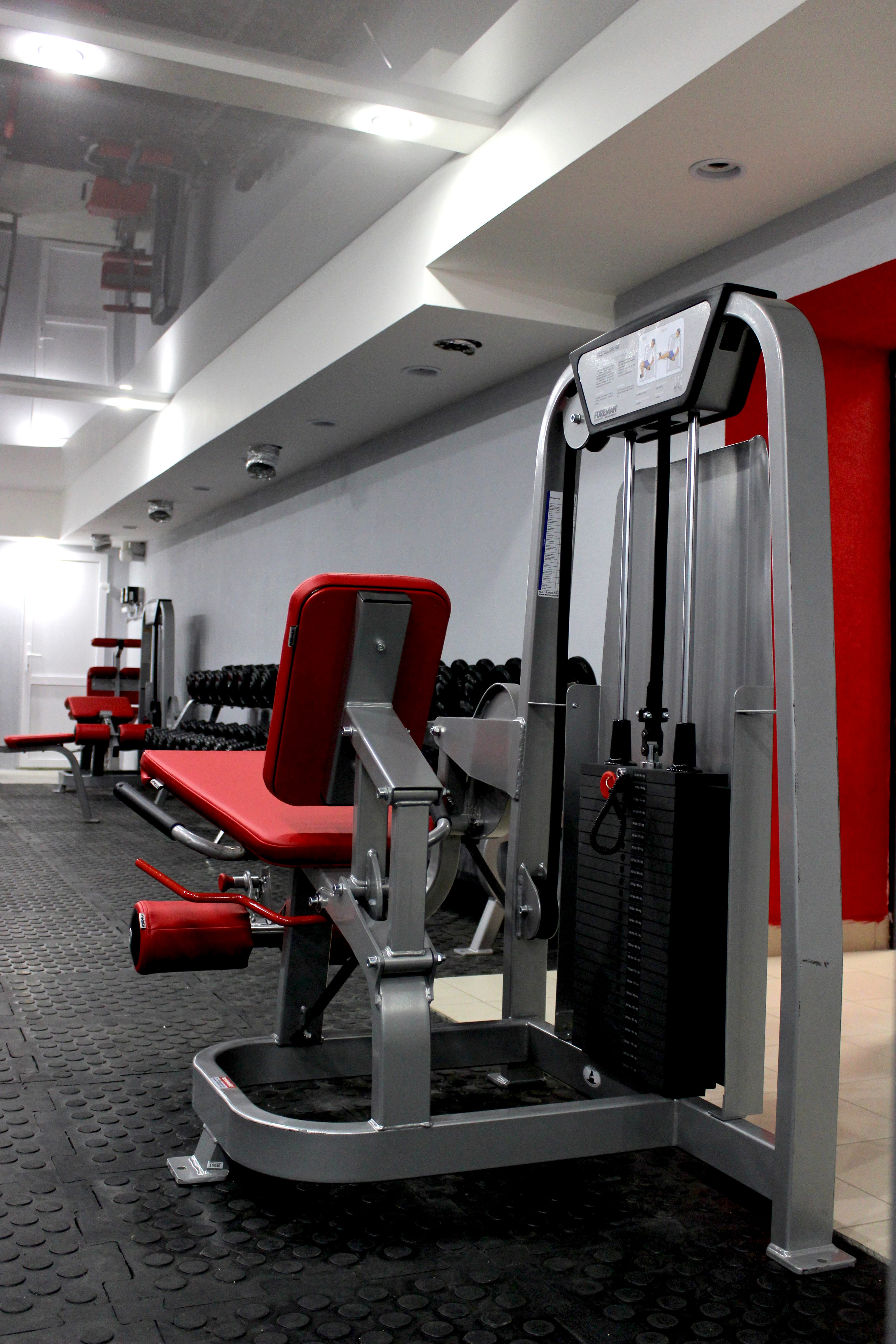 Напольное покрытие для спортивного зала с тренажерами на свободных весах — фото 4