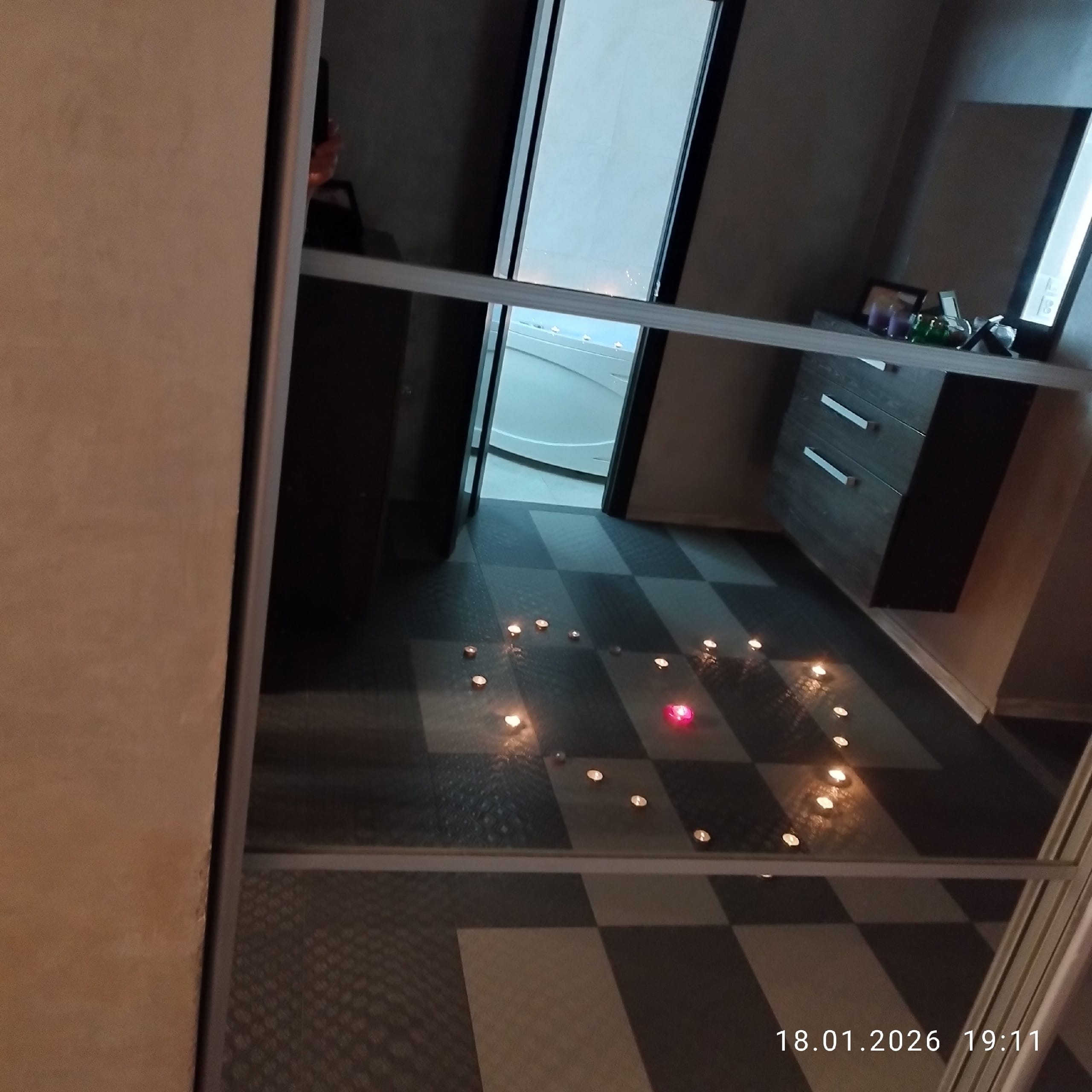 Сдам шикарную квартиру с джакузи на часы, ночь, сутки Шестая просека 157 — фото 17