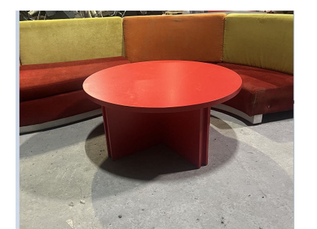 Мебель, гладильные доски с утюгами