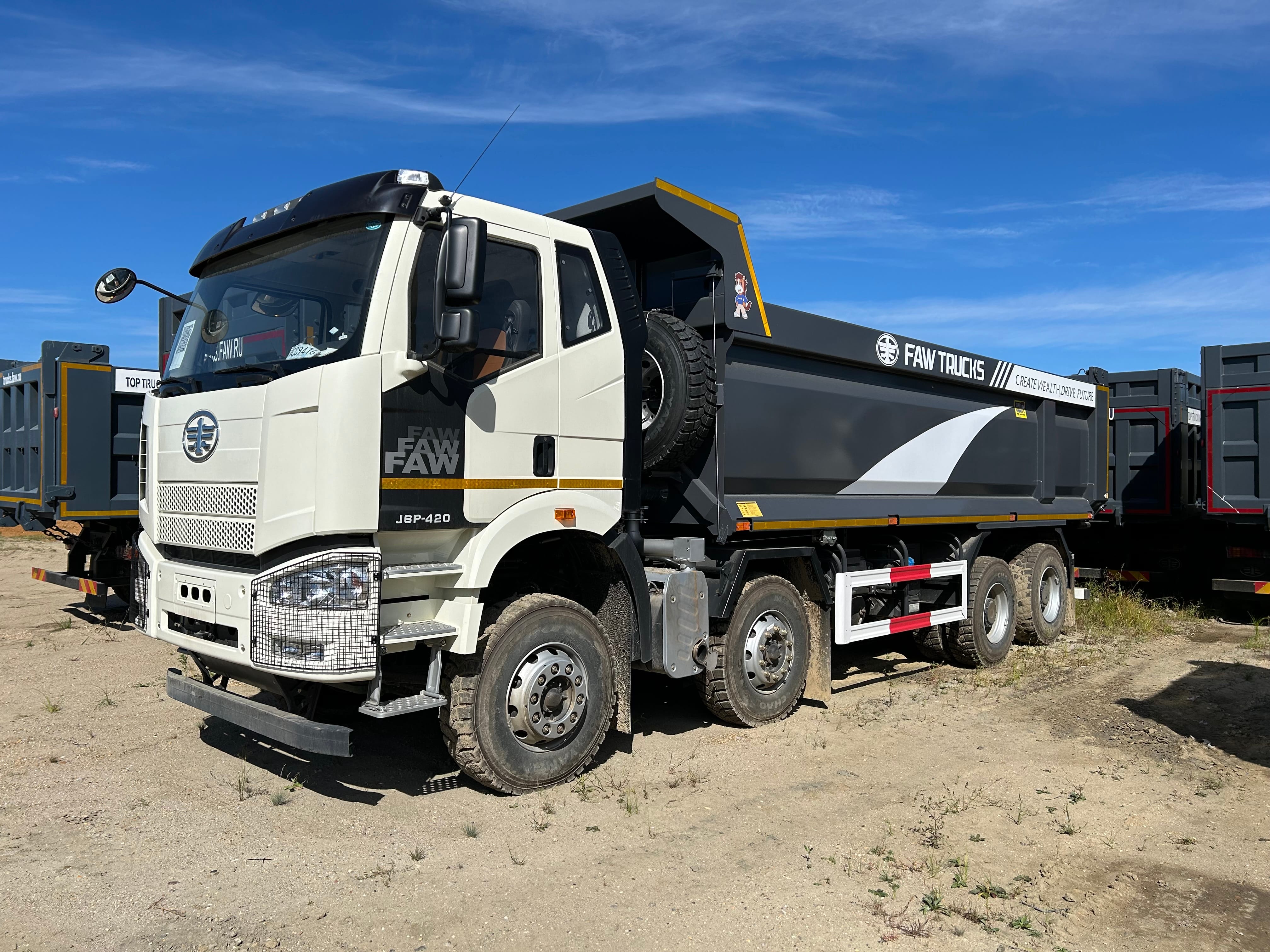 Новый самосвал FAW 8×4, 2023 год с доп. топливным фильтром, U-кузов, модель CA3310P66K24T4E5,  объем кузова – 26 м.куб.