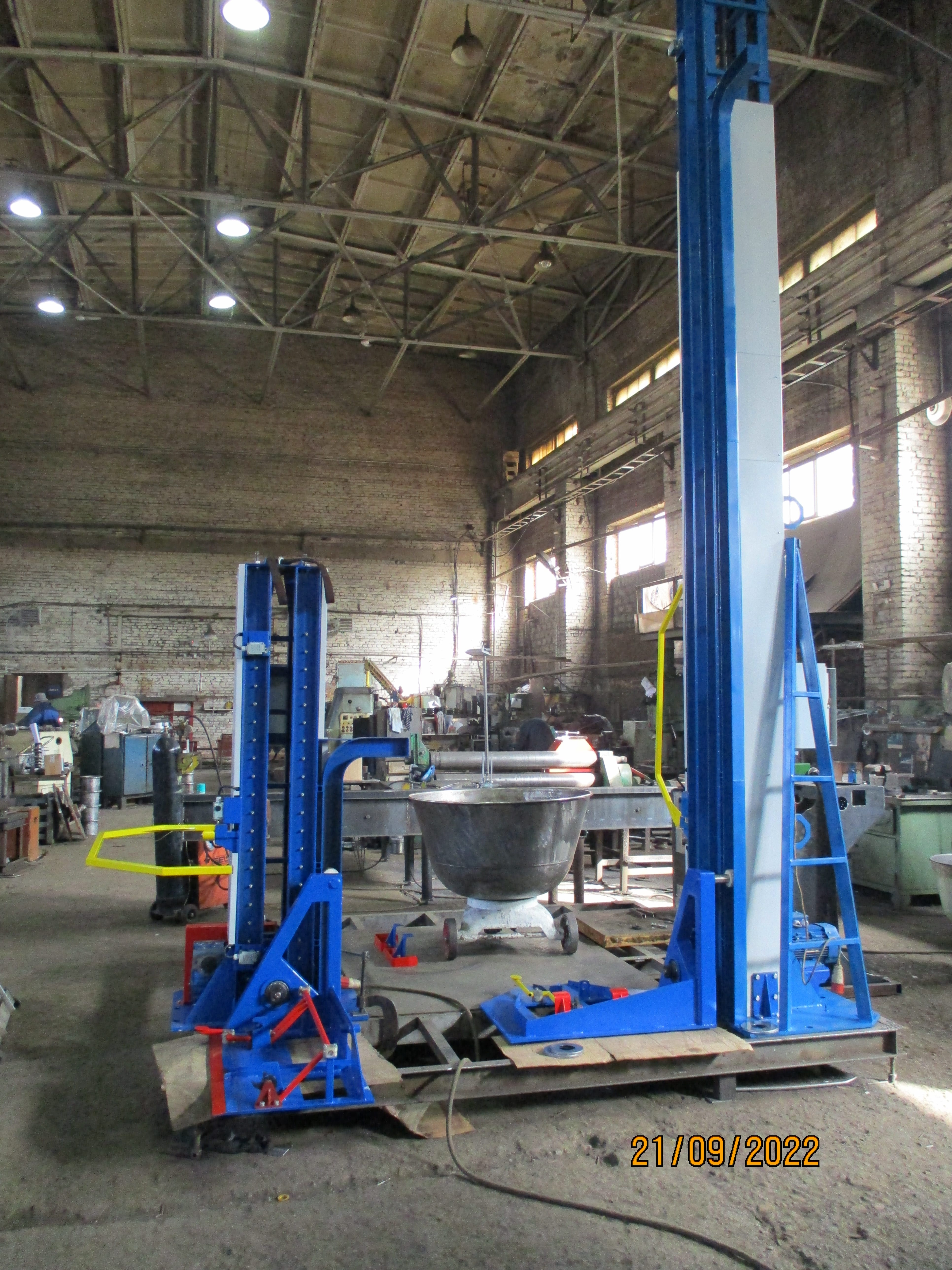 Дежеопрокидыватель для любых деж на любую высоту подъема